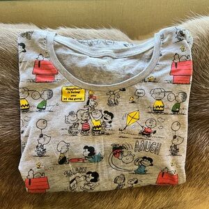 Women’s Peanuts capped sleeve T shirt size small